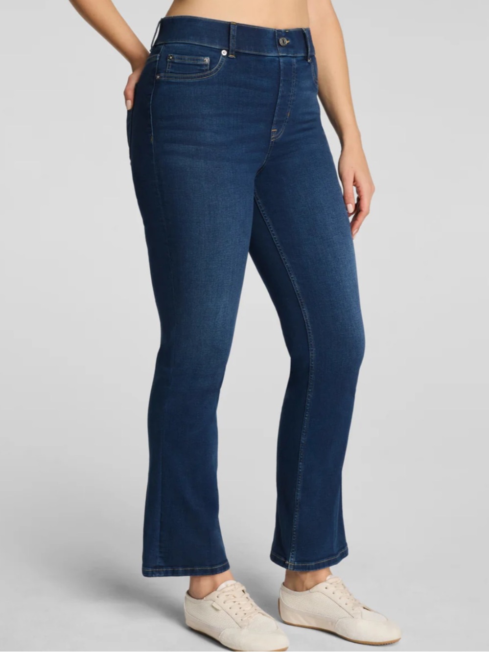Spanx Lycra Fitsense Kick flare ankle  jeans in Medium Wash Size 24